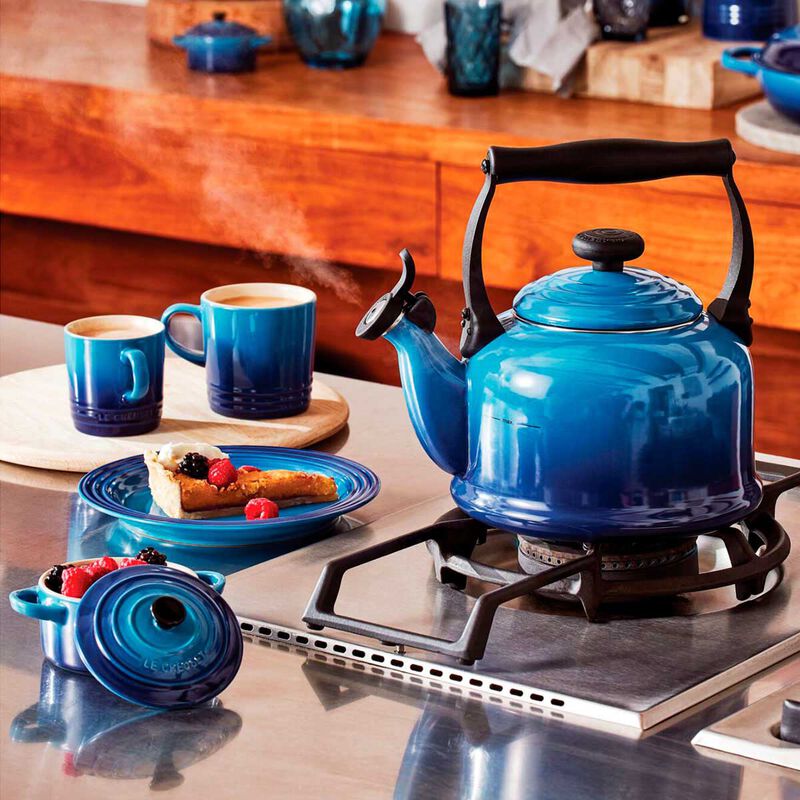 Le Creuset Traditional Kettle 2.1L image number 1